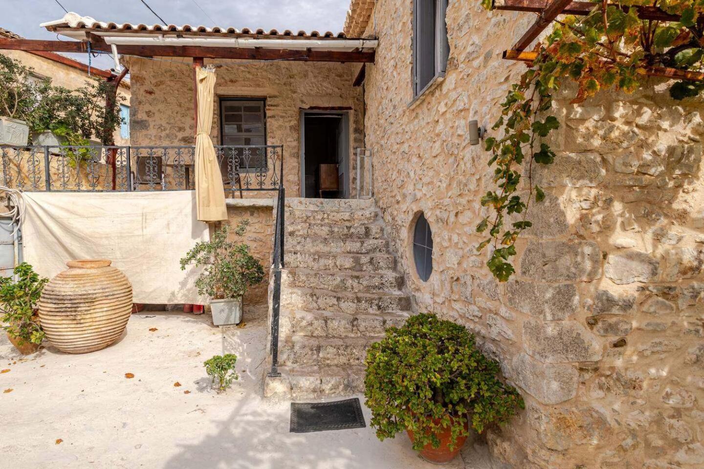 Villa Serenity Retreat In Pidasos